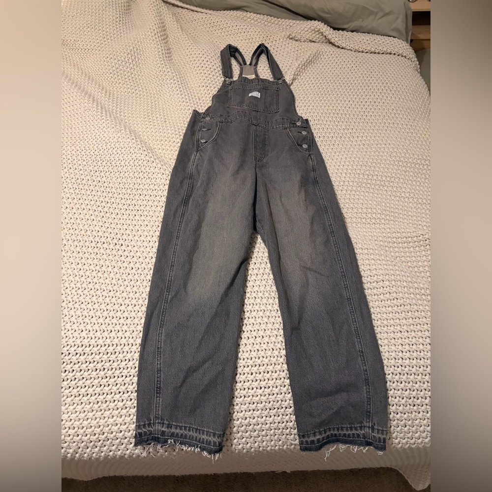 Black Levi’s overalls